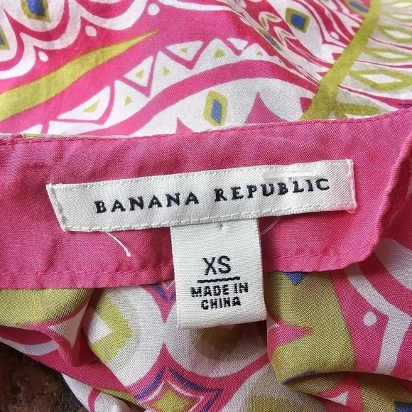 100% Silk Geometric Print Pink And Green Bib Front Banana Republic Top, Size XS - Picture 8 of 9